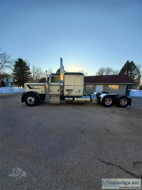 2017 Peterbilt 389 Semi Tractor