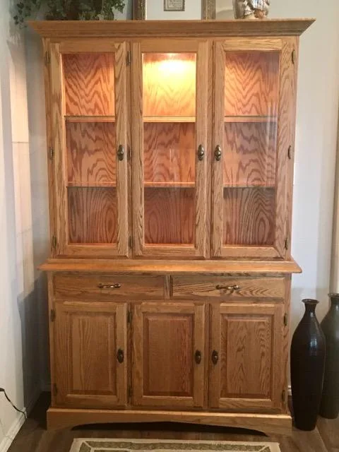Oak Dining Table and Buffet w Hutch