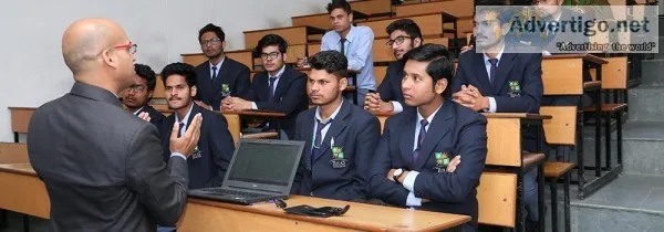 5 reasons why you should consider pursuing BJMC course
