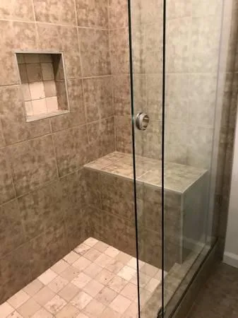 Large Studio - 2.5 blocks from USC Campus and USC Village
