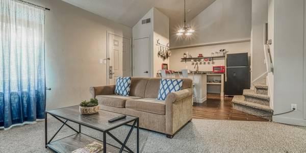 Nearby shopping and dining Bad Credit Ok Full bath
