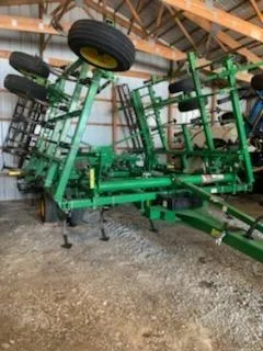 2011 John Deere 2210L Field Cultivator