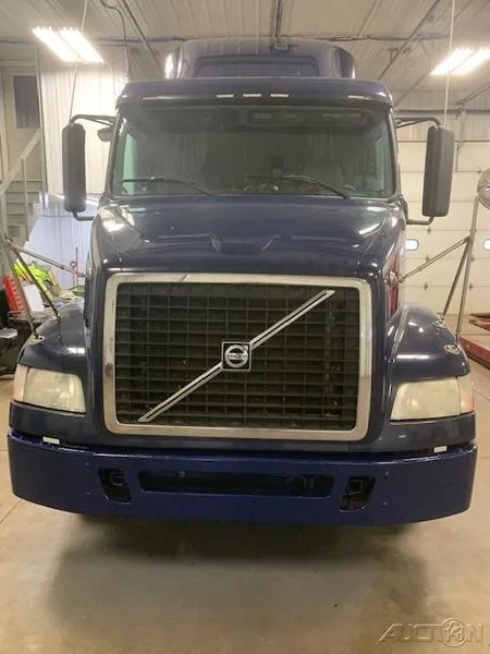 2012 Volvo VNL630 Sleeper Semi For Sale in Antigo Wisconsin 5440
