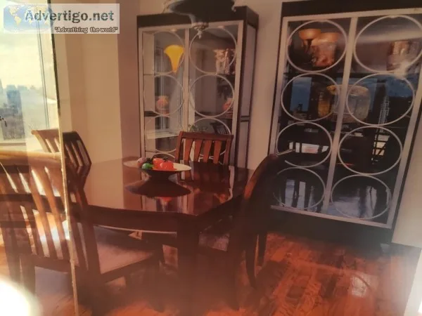 Ethan Allen Avenue Collection Dining Room Table and Chairs with 