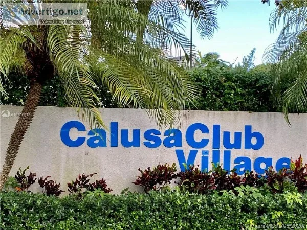 Exclusive 3 beds2bath remodeled condo in Kendall (Calusa Village