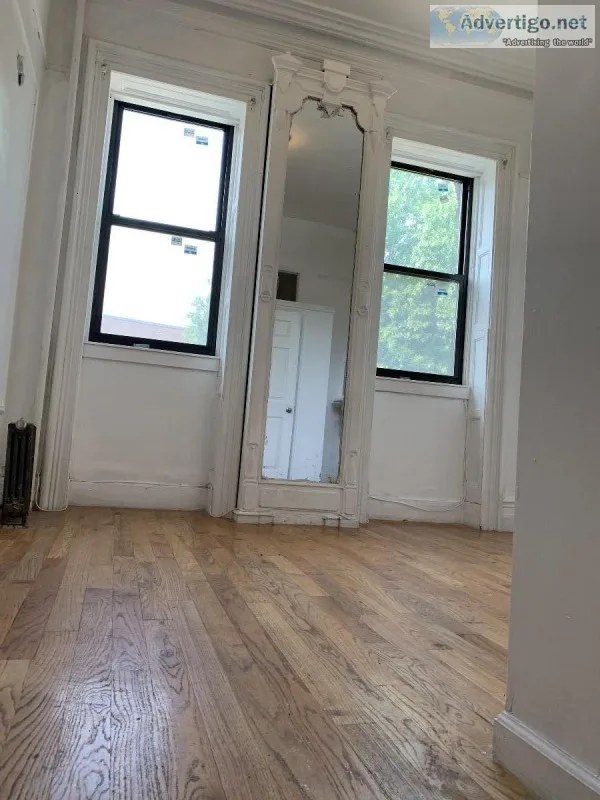 3 bedrooms Palmer floor high ceilings