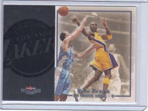 Kobe Bryant 03-04 Fleer Patchworks 35