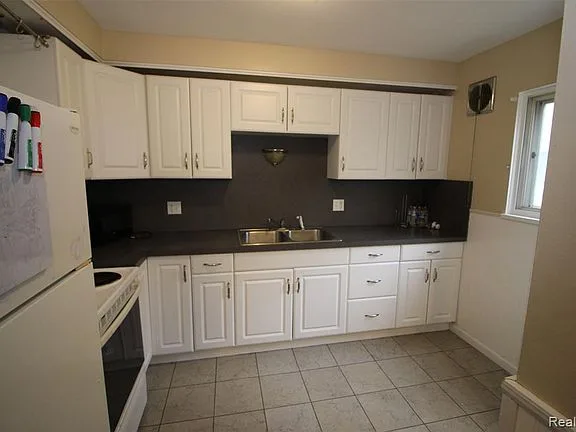 3bed in dearborn, mi 48124