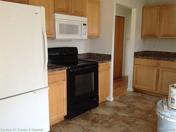 3bed in garden city, mi 48135