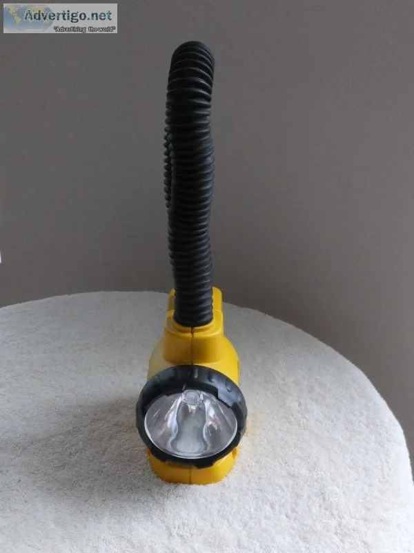 Dewalt DW919 18v Work Light Flashlight 25 (Mount Sinai NY 11766)