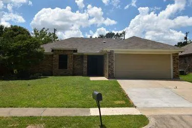 Welcome to 8209 Lesley Ln Watauga TX 76148