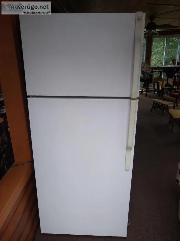 GE 18cuf Refrigerator