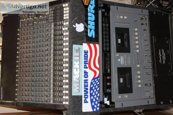 Portable Mackie Mixer in roling cabinetdig. reverb allecho Indus