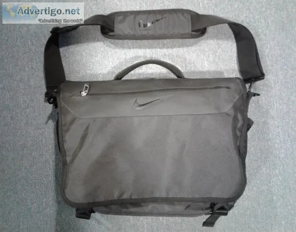 NIKE GOLF MESSENGER LAPTOP CARRY ON TOTE
