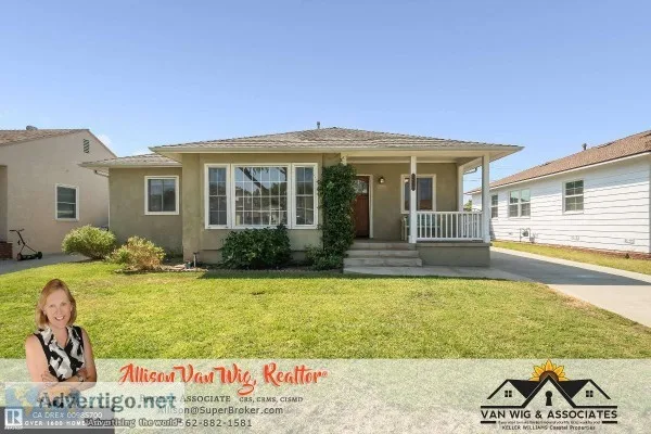 JUST LISTED Lakewood Park Well-Manicured Lawn Home