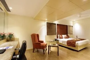 Express towers vadodara - hotels near vadodara railway station |