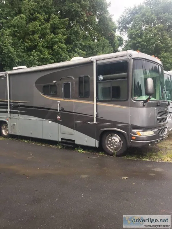 Excellent Condition 2004 37 ft. Gulf Stream Sun Voyager w2 slide
