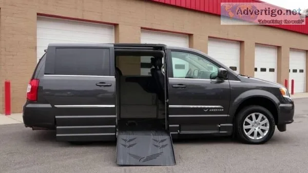 2013 Chrysler Town and Country Wheelchair Handicap Mobility Van