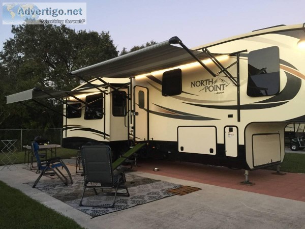 Like New 2017 29 ft. Jayco North Point 315RLTS w3 slides