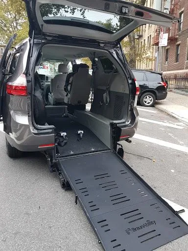 2019 Toyota Sienna LE Mobility Wheelechair Accessible Van