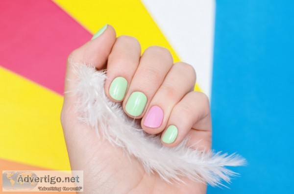Green nail polish