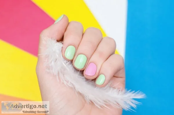 Green nail polish