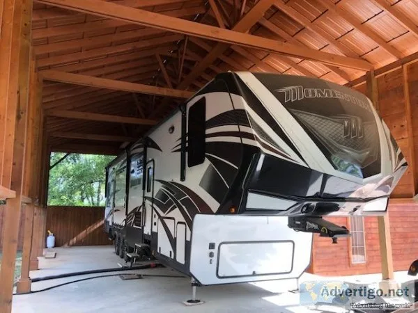 Like New 2017 Grand Design Momentum 399 TH