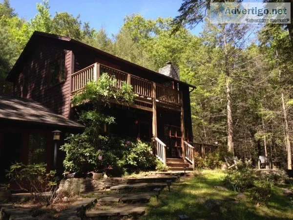 Beautiful Woodstock Mountain House with Hot Tub and Ping Pong