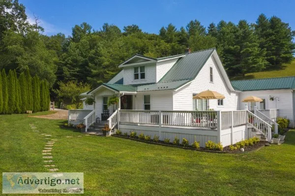 Auction - Remodeled Farmhouse on 30&plusmn Acres