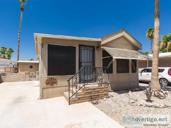 Darling 2 bed 1 bath condo.