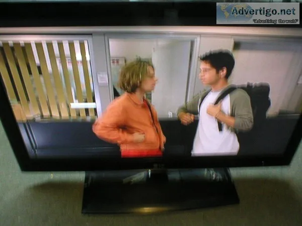 LG 37&quot LCD FLAT SCREEN TV and REMOTE CONTROL WORKS GREAT