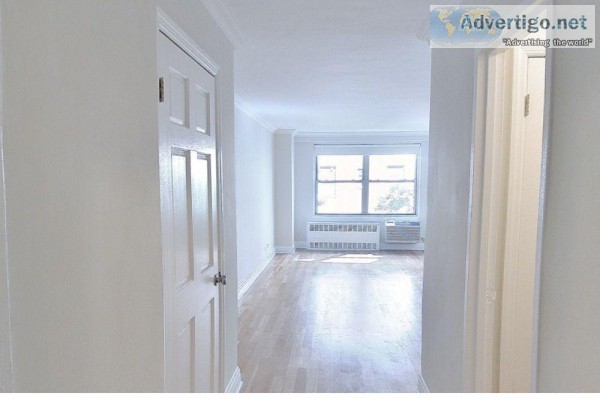 No-Fee Upper West Side 80s Doorman Studio