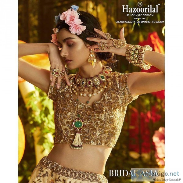 Buy their mesmerizingly gorgeous diamond jewellery in Delhi