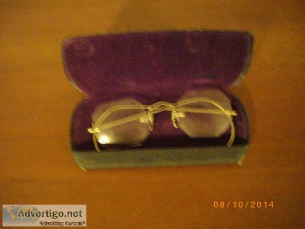 eye glasses