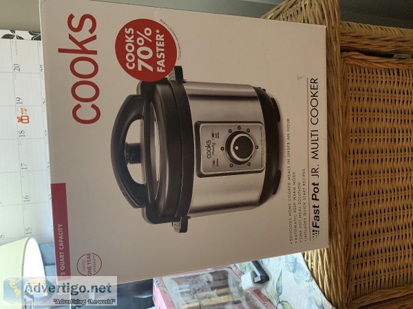 Cooks New In Box 2 Quart Crock Pot Cooker OBO