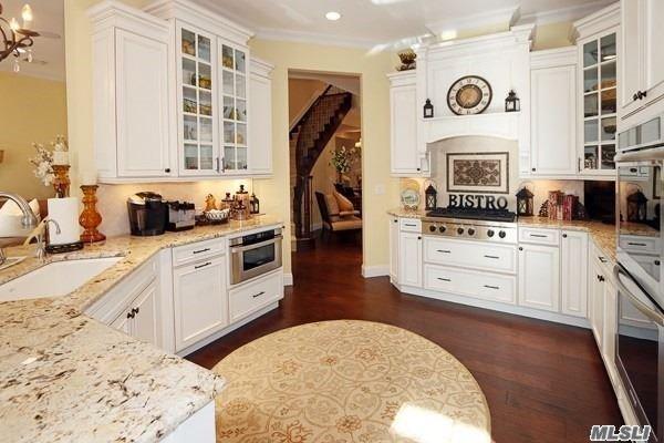 79 Shady Lane Westbury NY 11590  Meadowbrook Resales