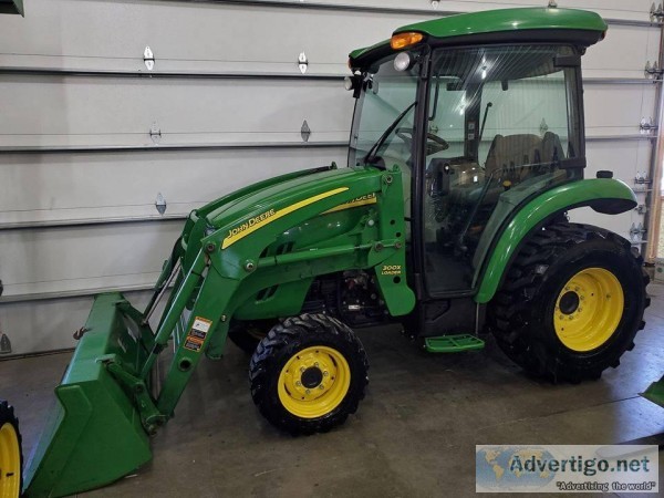 2013 John Deere 3720 Compact Cab Tractor and Loader