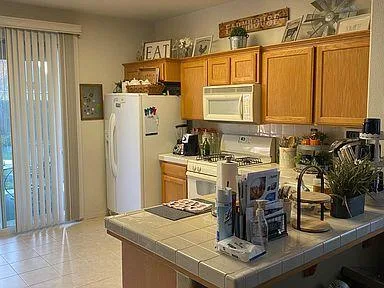 3 Beds 2 Baths single family home for rent in Hanford CA 93230