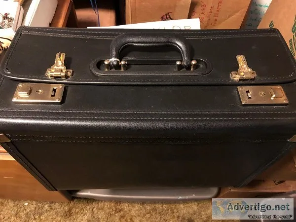 BLACK LEATHER BRIEFCASE