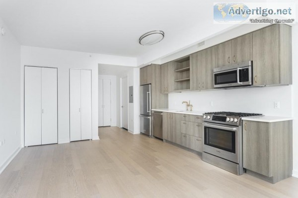 No-Fee Hudson Yards Large Studio Grand Club Style Amenities
