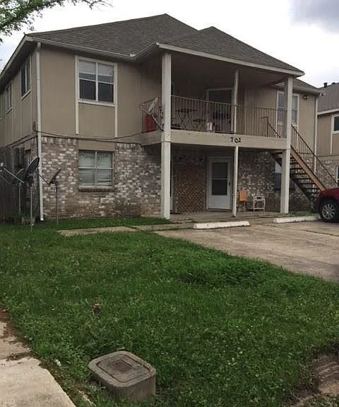 3 bd2 ba1080 sqft 702 Lyle West Ave B Cleveland TX 77327
