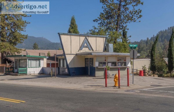 Commercial property - great corner lot