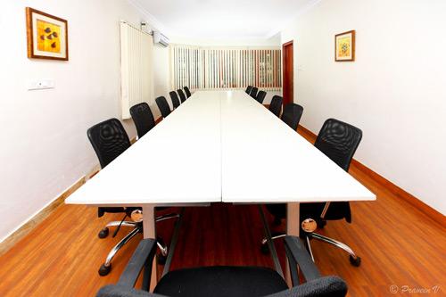 Conference rooms with Golden Square at affordable prices.
