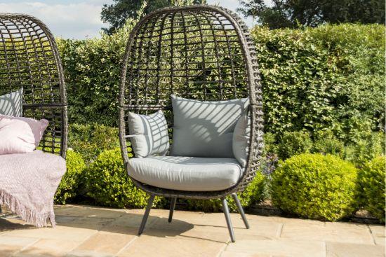 Buy Rattan Garden Furniture and comfortable sunbeds in UK