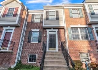 Beautiful 4 Bedroom 2 Bathroom Townhome for Rent