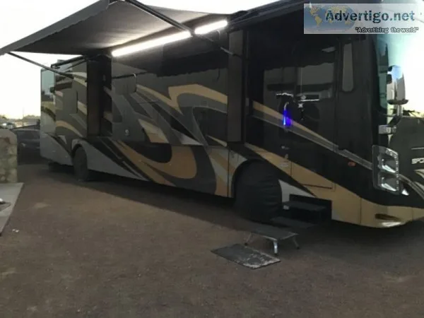 For sale by owner - 2018 fleetwood discovery lxe 40d