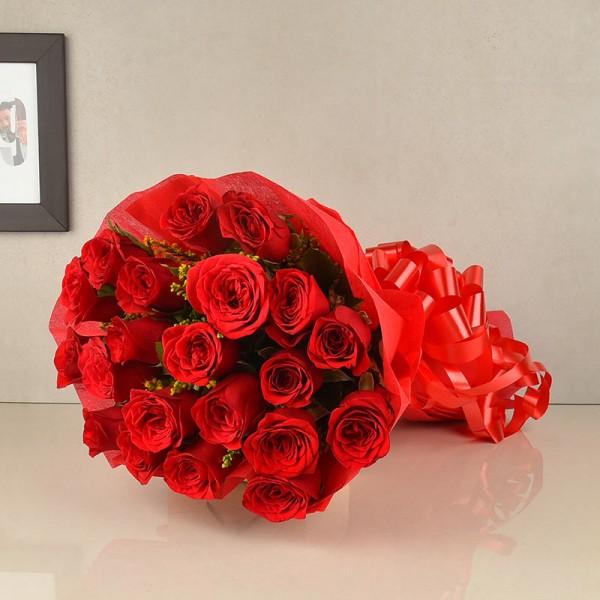 Bouquet of Red Roses to Express Love on Valentines Day