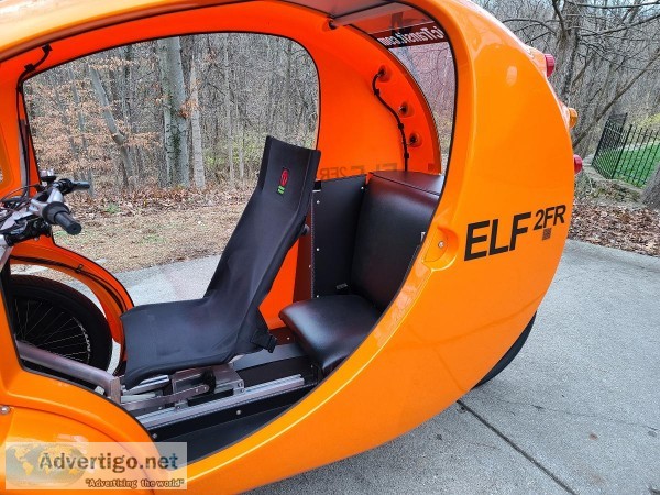 ELF Solar E-Bike with 2 seats enclosed