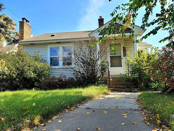 This 2 bed 1 bath has natural woodwork hardwood floors many upda