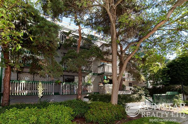 Grandview Woodland Studio Condo w Balcony  Talishan Woods